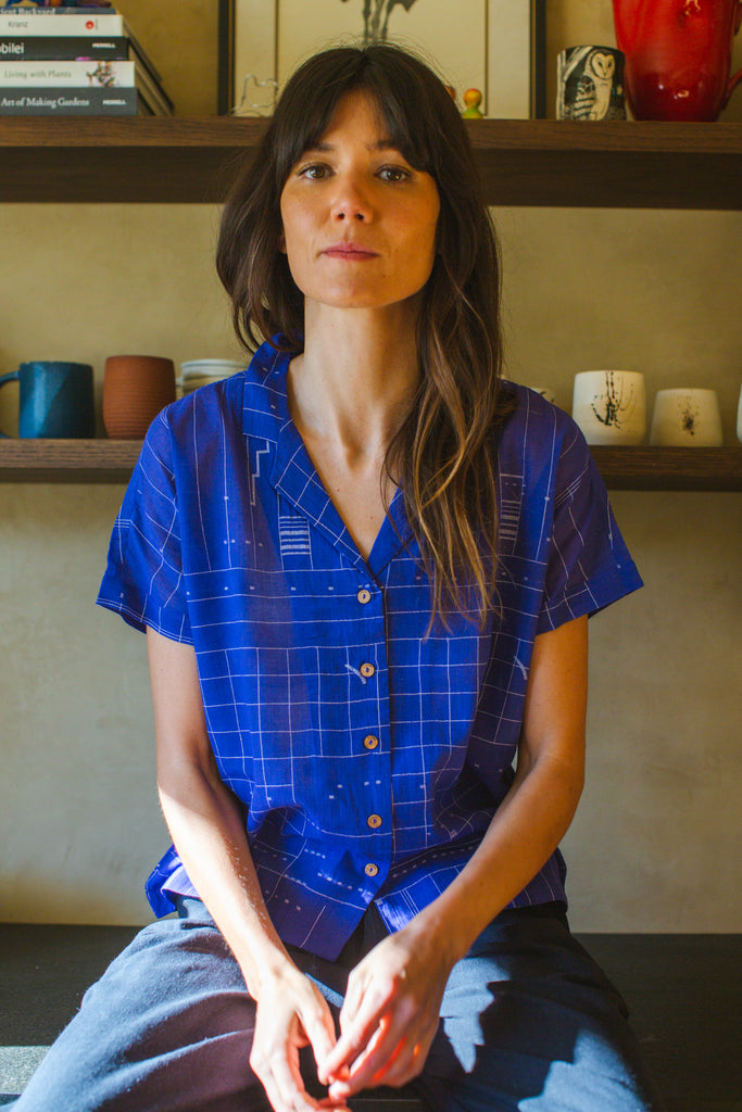 Step into refined comfort with the Boro-Boro shirt in serene blue, adorned with intricate geometric patterns. Crafted from luxuriously soft and breathable fabric. This shirt has short sleeves, coconut buttons and fits true to size. Designed with short sleeves and accented with charming coconut buttons, it offers a tailored fit that stays true to size. Experience effortless sophistication with every wear.