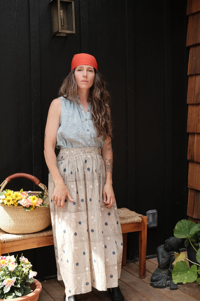 This a gathered skirt with a vintage look. The polka dots add the charm to the skirt, the colors are subtle and soothing to the eyes. The smocked waist gives it an easy closure and comfortable to wear all day.