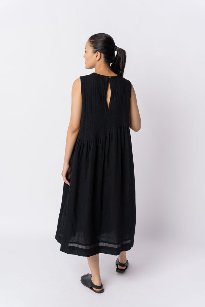 Black cotton minimal dress ,ethical sustainable clothing brands, fashion brands that are sustainable, 100 organic cotton women's clothing, organic cotton clothes online shop, all cotton women's clothing, buy cotton clothes online, all cotton women's clothing, cotton clothing for women, minimalist clothing, modern minimalist clothing 