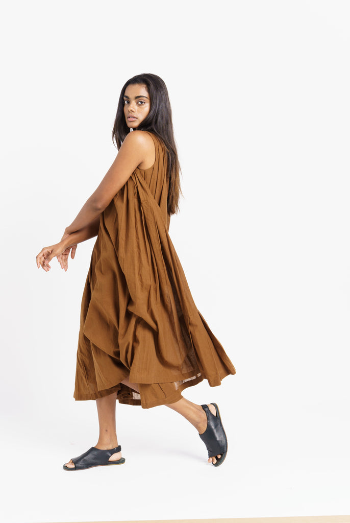 Cinnamon brown extra pleated midi dress, best sustainable fashion brands, clothing companies that are sustainable, organic cotton women's clothing, 100 organic cotton clothing, cotton cotton clothing, all cotton clothes, all cotton women's clothing, women's cotton clothing online, the minimal clothing, minimal clothes shop.