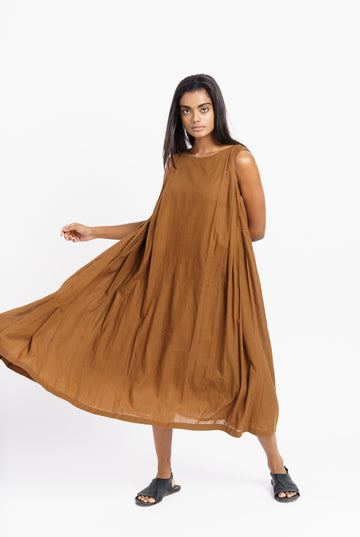 Cinnamon brown extra pleated midi dress, best sustainable fashion brands, clothing companies that are sustainable, organic cotton women's clothing, 100 organic cotton clothing, cotton cotton clothing, all cotton clothes, all cotton women's clothing, women's cotton clothing online, the minimal clothing, minimal clothes shop.