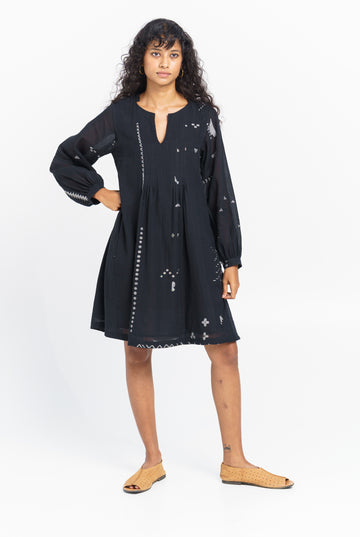 Hand-detailed relaxed short dress, best sustainable fashion brands, clothing companies that are sustainable, organic cotton women's clothing, 100 organic cotton clothing, buy cotton clothes online, cotton all clothing store, all cotton women's clothing, women's cotton clothing online, the minimal clothing, minimal clothes shop