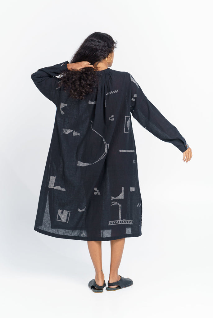 Oversized gathered slate dress, high quality ethical clothing, list of sustainable brands, best organic and sustainable clothing brands, certified organic clothing, best organic clothing, cotton clothing brands, eco friendly women's clothing, ethical women's clothing, minimal shop online, minimalism brand