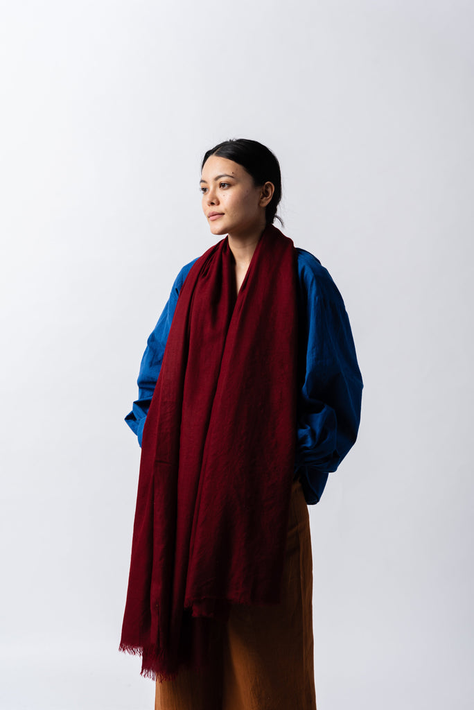 Bulk-cashmere-stole-manufacturers-in-the-US-and-UK-Sangria-red-pashmina-stole
