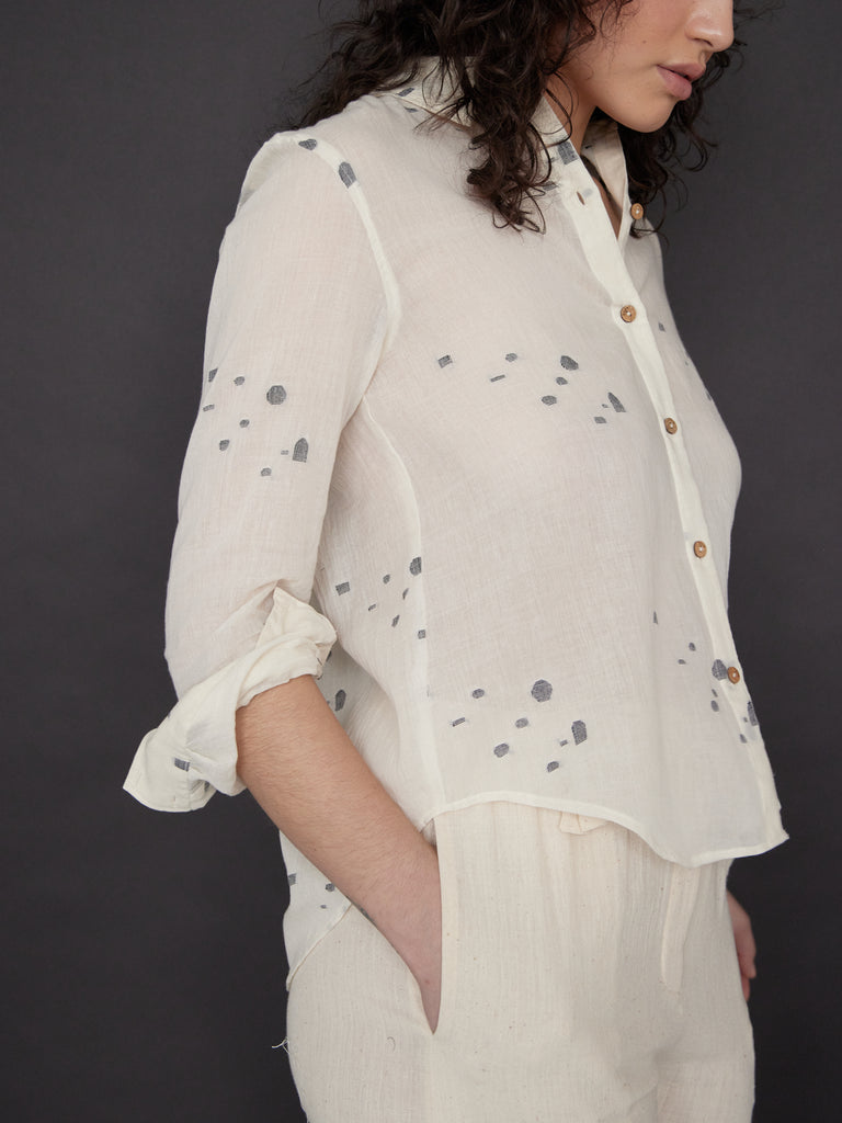 Scattering Weave weekday shirt, most sustainable clothing brands, popular sustainable clothing brands, organic cotton clothing, organic women's clothing, cotton all clothing store, women's cotton clothing online, women's cotton clothing store, organic cotton women's clothing, black minimalist clothing, minimalist clothing designers